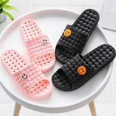 W inverno banheiro dos desenhos animados antiderrapante pé massagem chinelos feminino verão plástico cristal oco vazamen