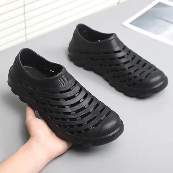 Marca buraco sapatos masculinos estilo 2025 novo estilo verão exterior usar sandálias Baotou chinelos moda jardim sapato