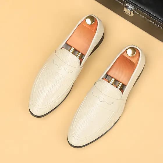 Britânico apontou Toe couro brilhante Casual negócios sapatos de couro masculino versão coreana preguiçoso capa pé desli