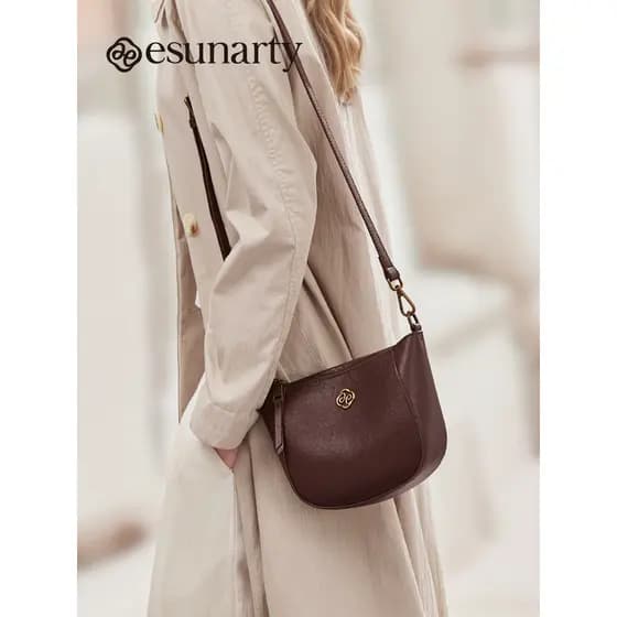 Bolsa de couro genuíno para celular feminina 2026 novo estilo retrô nicho semicírculo bolsa de ombro de alta qualidade c