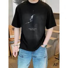 Estilo Retro americano caído ombro de manga curta camiseta masculina verão solto em torno do pescoço carta impressa puro