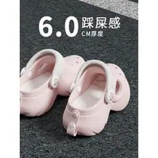 2026 novo estilo chinelos femininos verão exterior buraco sapatos femininos de sola grossa aumentada 6.0cm pequena praia