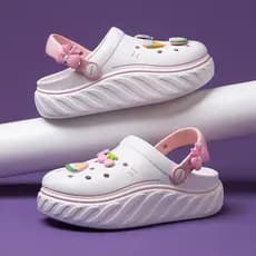 Pisando na merda sentir Baotou chinelos feminino verão 2023 novo estilo influenciador sapatos de sola grossa buraco vovó