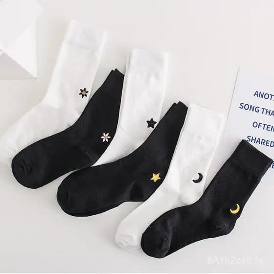 Meias de Algodão Bordadas com Estrelas e Lua em Preto e Branco para Mulheres, Estilo Colegial Japonês JK, Meias de Cano