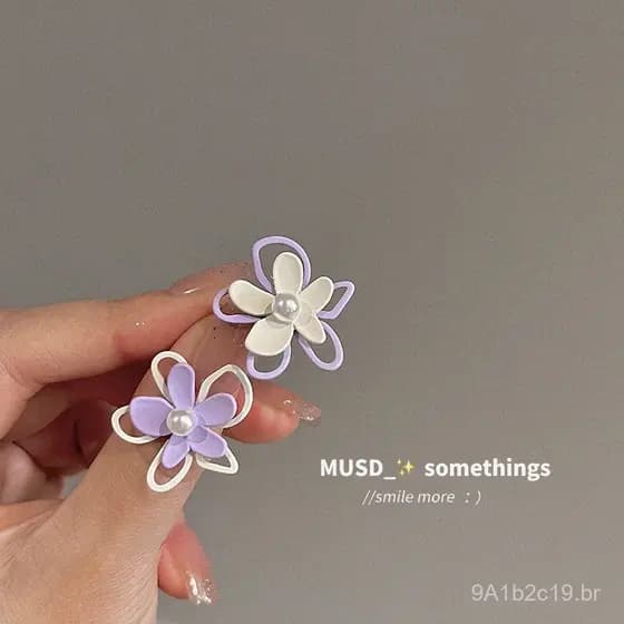 Brincos femininos de flor com design assimétrico e blocos de cor, em prata S925, com design de clipe para orelhas não fu