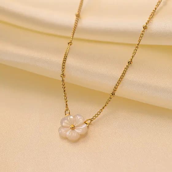 Colar de flor de pêssego com concha branca, em aço inoxidável banhado a ouro 18K, corrente para clavícula feminina.