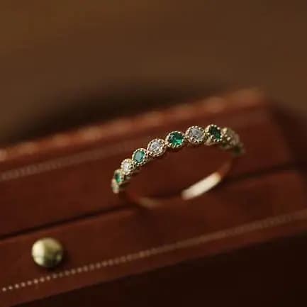 [Estoque pronto] Estilo japonês < Wild Garden > Anel banhado a ouro feminino gradiente verde zircão anel Retro luz luxo