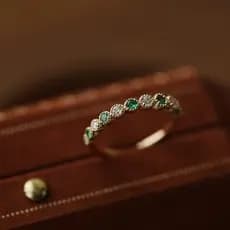 [Estoque pronto] Estilo japonês < Wild Garden > Anel banhado a ouro feminino gradiente verde zircão anel Retro luz luxo