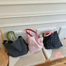Bolsa de Tecido Xadrez Nova Primavera/Verão 2023, Bolsa de Ombro Único, Bolsa Listrada Feminina, Bolsa Versátil Preta e