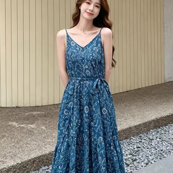 Vestido de férias Floral tipo estilingue azul saia curta