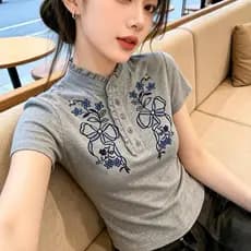 Camiseta retrô bordada de manga curta feminina temperamento clareador diário