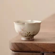 Xícara de chá de cerâmica com design floral, desenho de pequenas margaridas, xícara individual para uso doméstico, conju