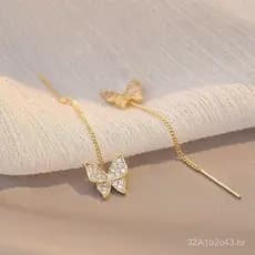 O mesmo estilo de brincos simples em liga de cobre com zircônia em formato de borboleta, design exclusivo, sensação de l