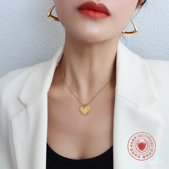 marka Colar com pingente de coração estilo francês, corrente para clavícula, em aço titânio, joia de ouro 18k, estilo in