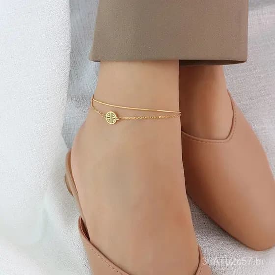 Tornozeleira de aço titânio com corrente dupla e o símbolo "Fu" em estilo minimalista europeu e americano, joia de ouro