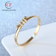 Diretamente do fabricante, pulseira de aço inoxidável para mulheres, elegante design de três círculos semicirculares inc
