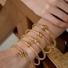 Pulseira De Aço Inoxidável Aberta Em Forma De C Com Nó Duplo Banhado A Ouro 18K Feminino Minimalista