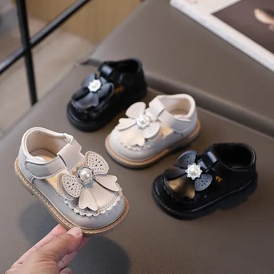 2026 primavera novo estilo meninas sapatos de couro pequenos 0-1-3 anos de idade menina princesa sapatos sola macia Anti
