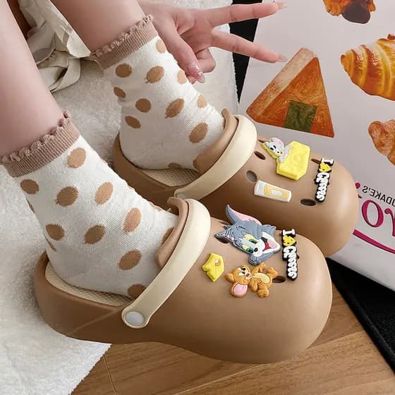 Gato e rato buraco sapatos femininos verão exterior Wear 2025 novo estilo antiderrapante Baotou sandálias estudante dorm