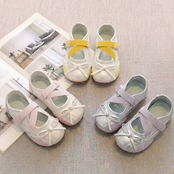 Meninas sapatos de couro 2026 novo estilo verão crianças sapatos sola macia menina Mary Jane sapatos prata bebê princesa