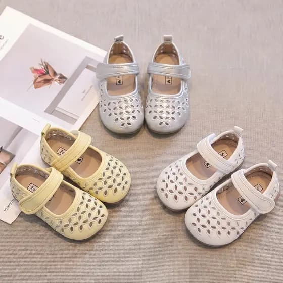 Meninas sandálias de verão 2026 novo estilo crianças buraco sapatos sola macia respirável Toe-coberto bebê menina prince