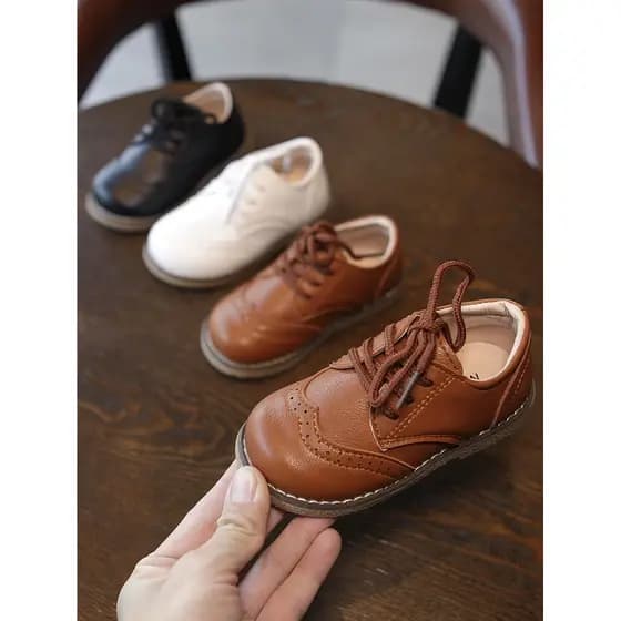 Sapatos de couro para meninos 2026 primavera outono novo estilo moda infantil preto estilo britânico único sapatos de so