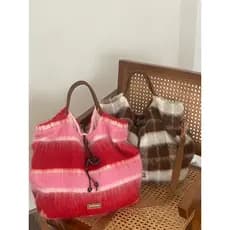 Ins outono inverno Retro lã mensageiro saco feminino All-Match xadrez grande capacidade bolsa de ombro Adju