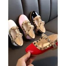 2026 novo estilo meninas rebites sapatos planos lantejoulas dança das crianças desempenho passarela sapatos Piano modelo