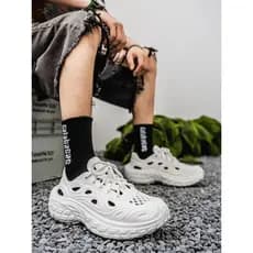Caminhada de seda esportes buraco sapatos masculinos esportes de verão de sola grossa na moda ins ao ar livre sapatos de