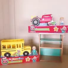 Bons bons produtos!Pequeno trem ônibus escolar trator série JOJO carro de brinquedo musical um ano de idade crianças bri