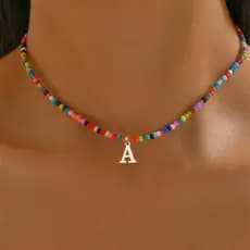 [Estoque pronto] Simples luz luxo 26 letras em inglês texto criativo colorido arroz grânulo colar feminino moda jóias WJ