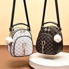 Mochila feminina 2026 novo estilo pequena mochila moda na moda de um ombro mensageiro pequeno saco primavera verão dupla