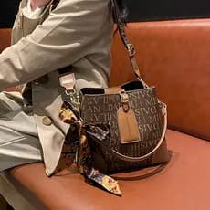Retro balde saco feminino 2026 novo estilo moda banda larga lenço de seda bolsa feminina primavera verão All-Match mensa