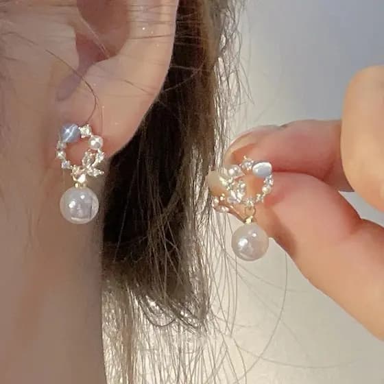 [Estoque pronto] Brincos de pérola com guirlanda cravejada de diamantes estilo francês, brincos leves de luxo de alta qu