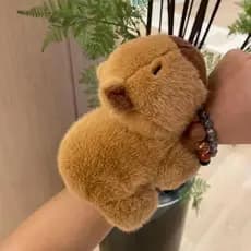 Brinquedo de boneca de pelúcia com pulseira, acessório de pulseira e presente divertido para crianças