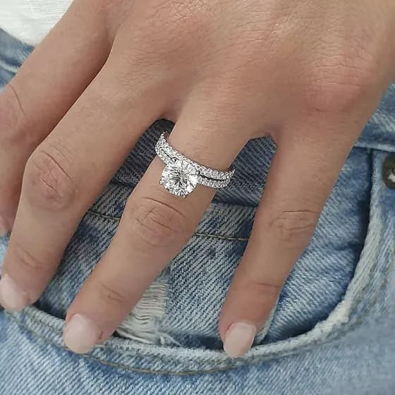 Anel de prata esterlina S925 com zircônia, simples e elegante.