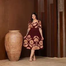 Vestido Midi Feminino Estampado Floral Decote Quadrado Manga Bufante Cintura Marcada Elegante