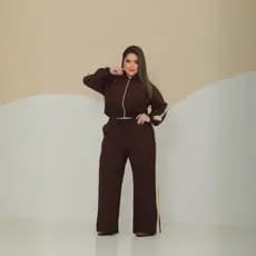 Conjunto Feminino Plus Size Sensorial Calça Pantalona e Jaqueta com Zíper