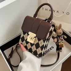 Design de nicho francês 2026 primavera novo estilo bolsa mensageiro feminina influenciador portátil bolsa quadrada peque