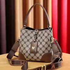 Bolsa balde de banda larga Popular deste ano feminina 2025 novo estilo High-End nicho senhoras bolsa de inverno portátil
