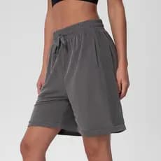 Verão novo produto Shorts esportivos femininos de comprimento médio cinco pontos solto Casual Yoga calças de Fitness cor