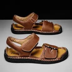 Sandálias de couro de tamanho grande chinelos masculinos verão 2026 novo estilo antiderrapante costura sapatos de praia
