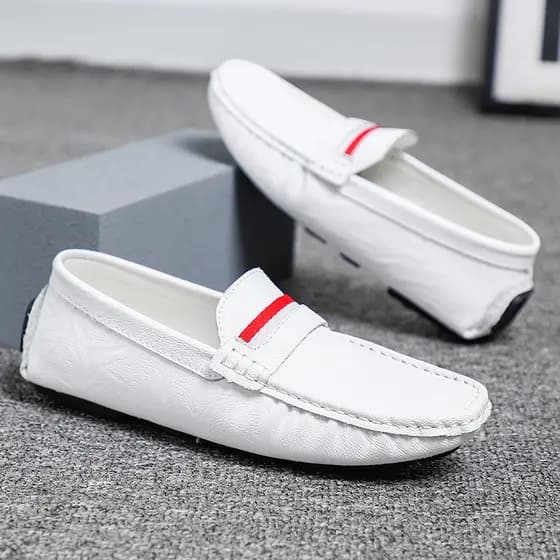 2026 novo estilo Casual sapatos brancos de sola macia deslizamento-On versão coreana mocassins ervilhas sapatos planos a