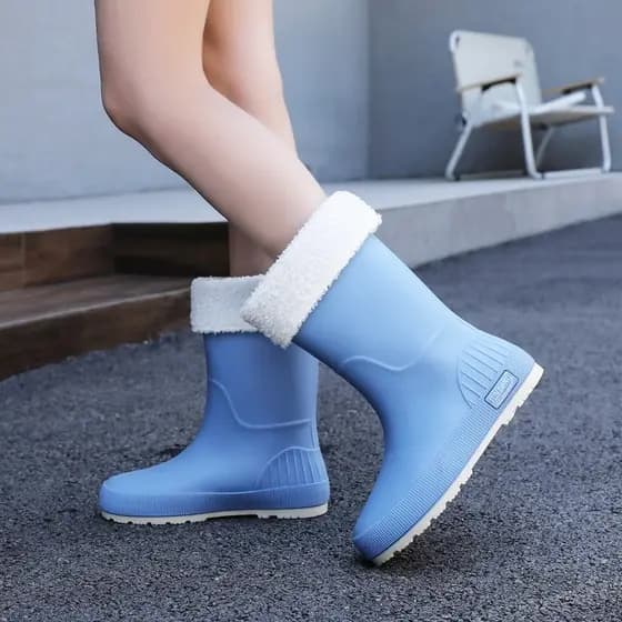2026 Novo estilo botas de chuva femininas forro de lã de inverno sapatos impermeáveis de tubo médio moda exterior usar s