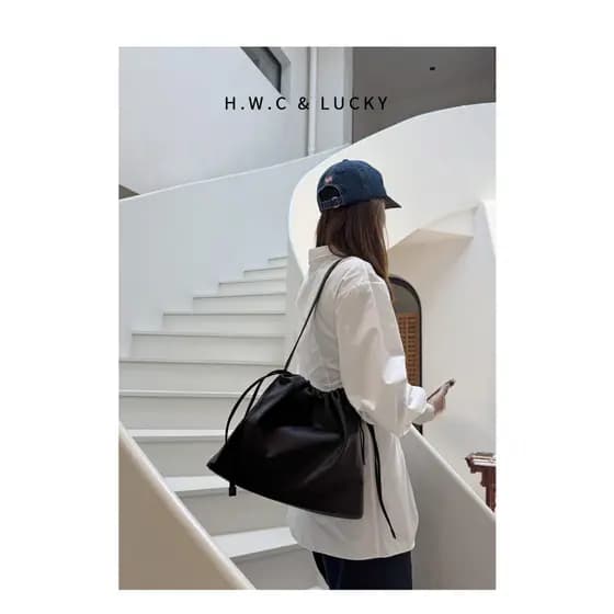 Loja de oito bolsas de sexta-feira 丨 Novo estilo sacola com cordão bolsa de nuvem plissada bolsa balde de viagem bolsa m