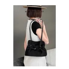 Bolsa semanal loja High-End bolsa de náilon bolsa de ombro nicho Design nuvem bolsa Commuter axila saco pequeno