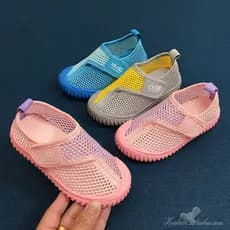 Verão crianças sapatos de rede meninas cor combinando oco net sandálias meninos respirável esportes net sapatos do bebê