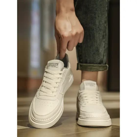Sapatos brancos pequenos masculinos 2026 novo estilo verão All-Match tênis masculinos sapatos casuais tênis antiderrapan