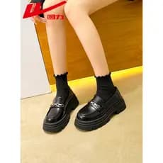 Puxar para trás sapatos femininos mocassins de sola grossa 2025 novo estilo britânico preto pequenos sapatos de couro de