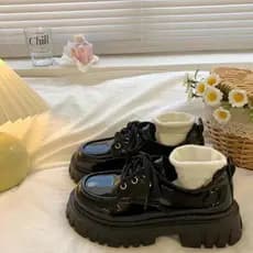 Preto de sola grossa aumentada rendas pequenos sapatos de couro feminino 2024 primavera verão novo estilo All-Match Retr